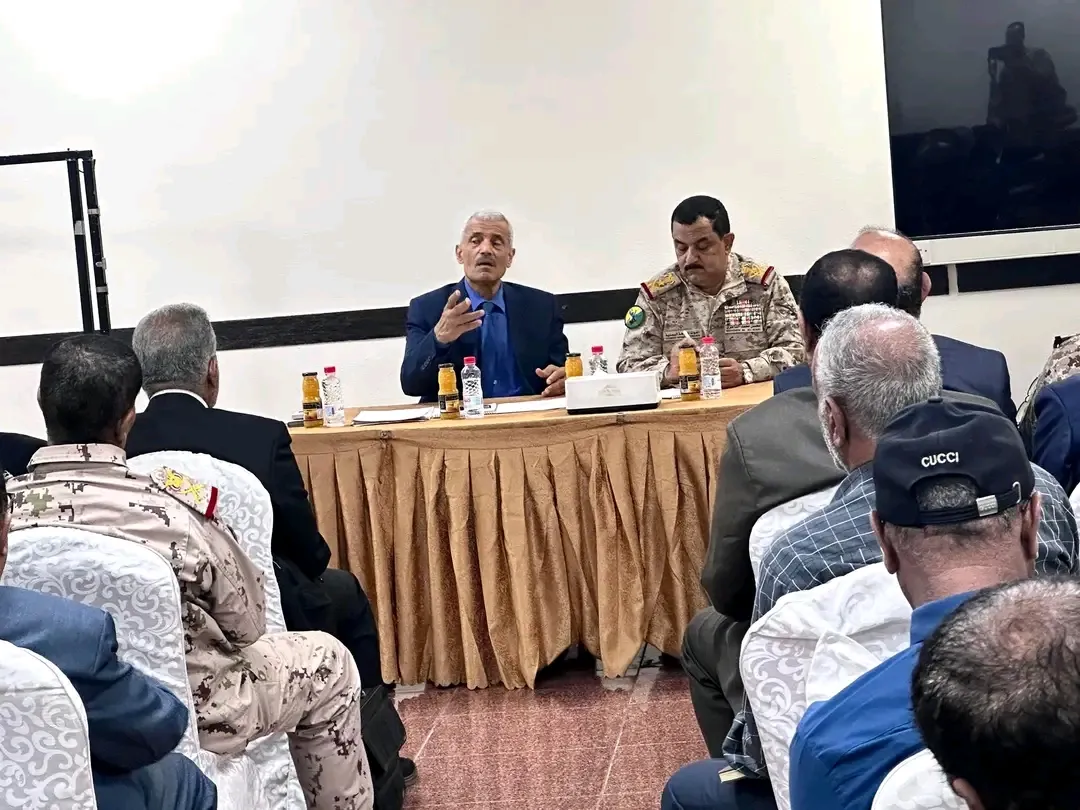 وزير الدفاع يطلع على سير عمل اللجنة العسكرية العليا ويشيد بجهودها
