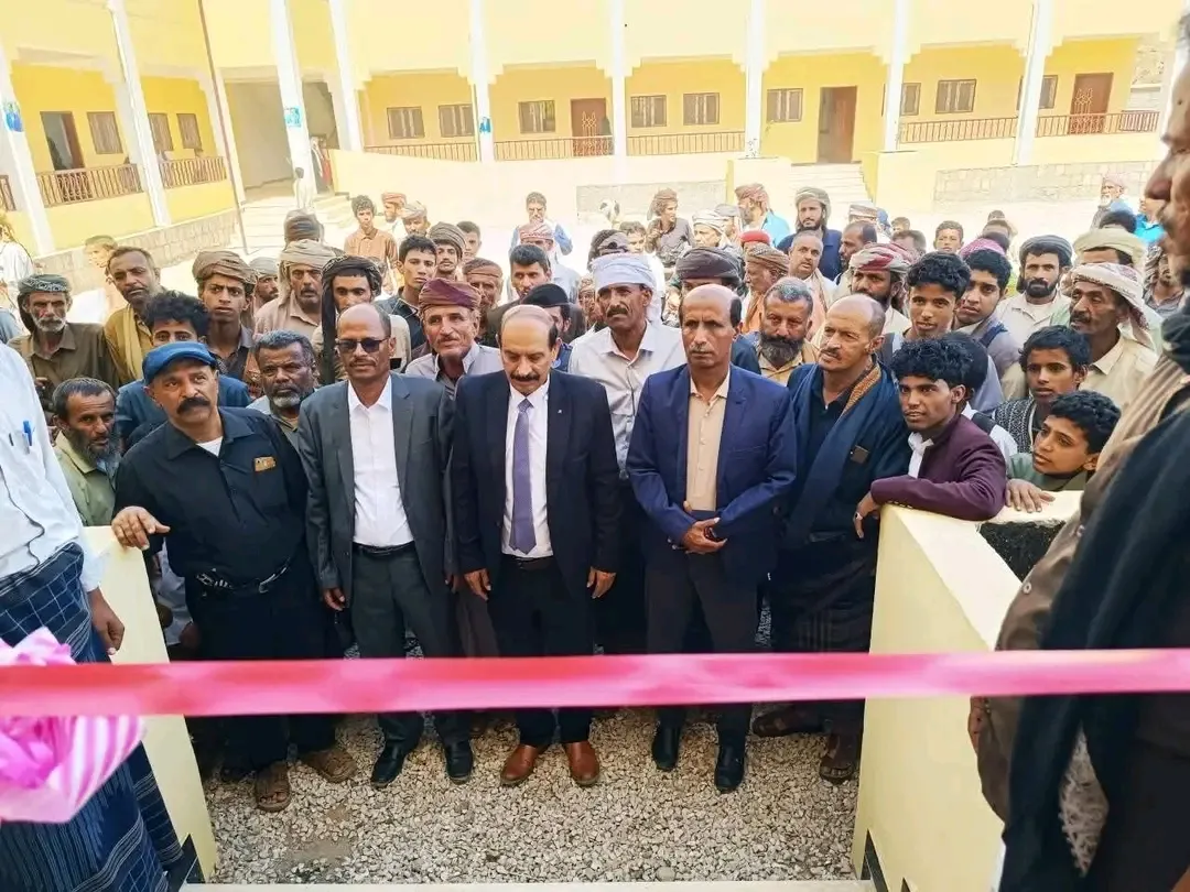 برعاية المحافظ بن الوزير.. وبتمويل الأشقاء في الإمارات، افتتاح مدرسة \"الحنك\" النموذجية للبنات في نصاب شبوة.