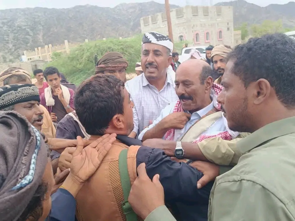 رئيس تنفيذية انتقالي شبوة ينجح في وقف الاشتباكات بين آل خليل وآل حيدرة بأكازم