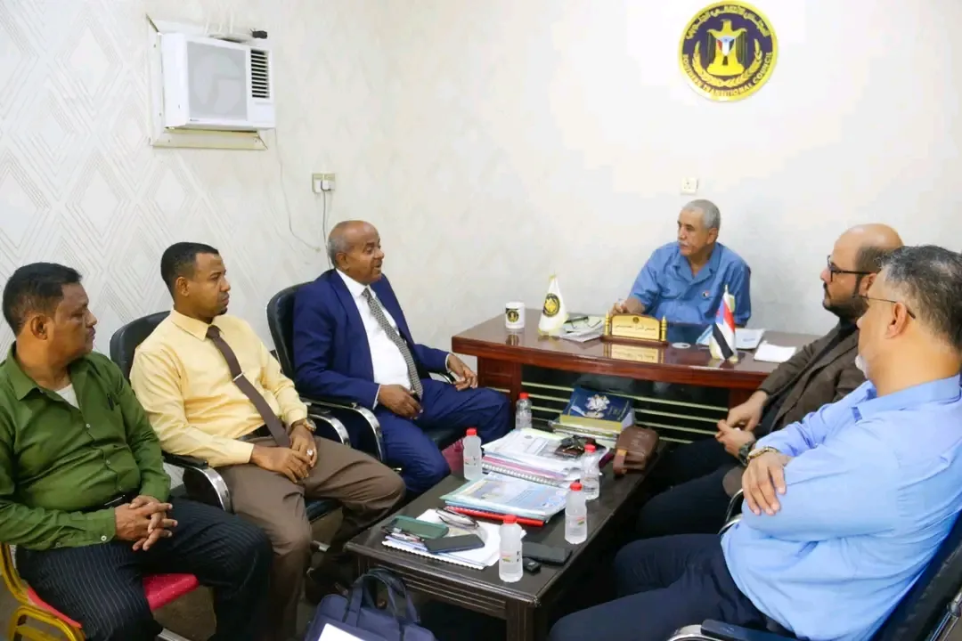 فريق التوجيه والرقابة الرئاسي يناقش الأنشطة التعليمية والشبابية والرياضية بالمكلا