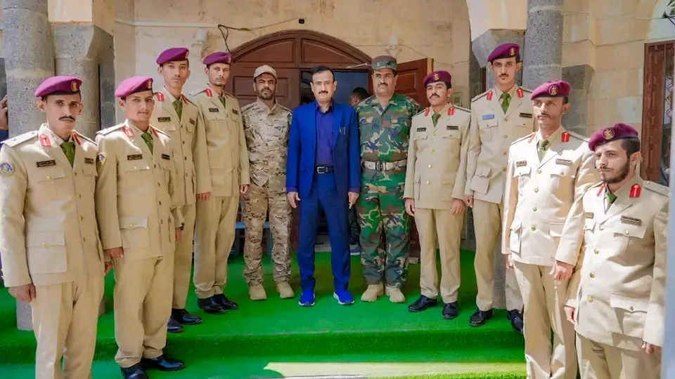 المحافظ بن الوزير يستقبل خريجي كلية زايد، ويؤكد المطالبة بإنشاء الكلية البحرية في شبوة