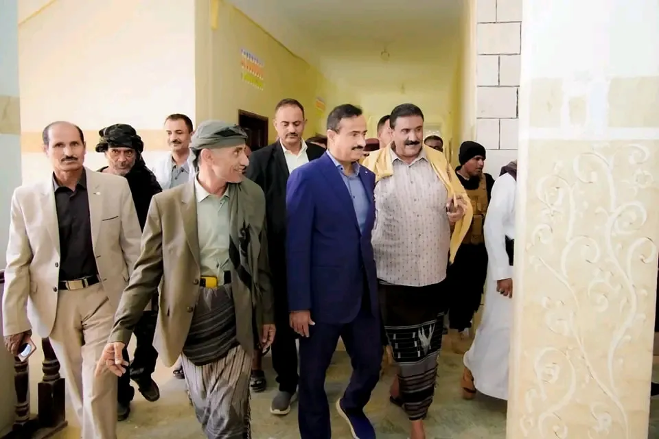 المحافظ بن الوزير يتفقد أعمال تأهيل وتحديث مبنى الإدارة المحلية بالمحافظة