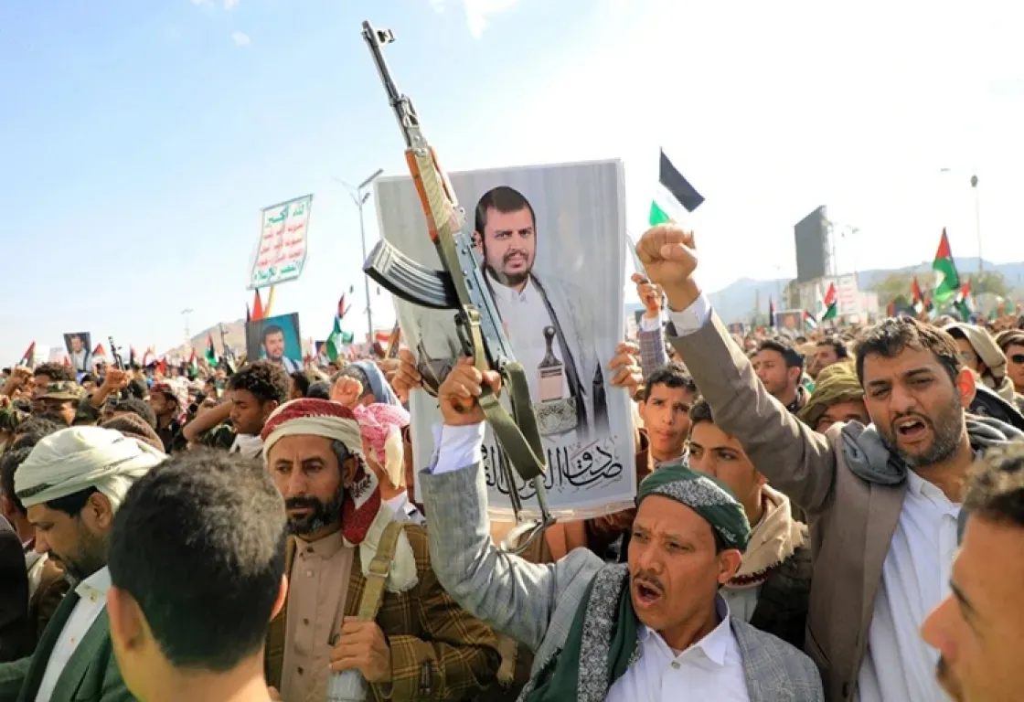 الحوثيون وإعادة تدوير الإرهاب: توظيف القاعدة وداعش لتعزيز النفوذ الأمني