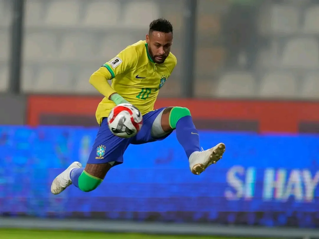 رونالدو: أعيدوا نيمار لمنتخب البرازيل لأننا لا نملك لاعبا مثله