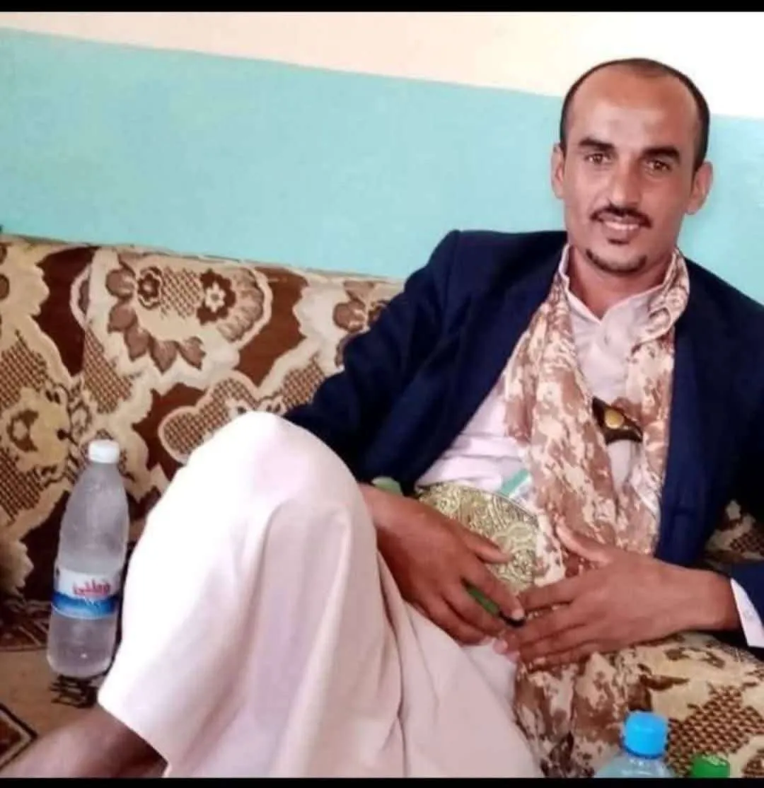 بعد عام من مقتله.. أسرة الراشدي تشيّع جثمانه فيما قاتله شقيق قائد محور تعز الإخواني لا يزال طليقًا