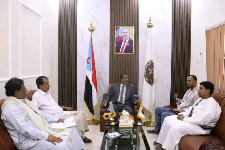 فريق التوجيه والرقابة الرئاسي يبحث مع انتقالي المهرة سبل تعزيز العمل الجماهيري والنقابي والفكري