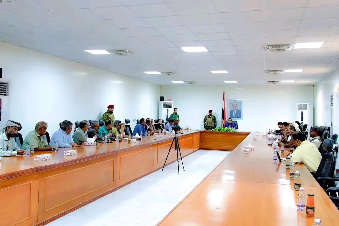 خلال لقاء المحافظ بن الوزير.. توافق سياسي ومجتمعي شامل لمساندة السلطة المحلية وتعزيز مصالح المحافظة.
