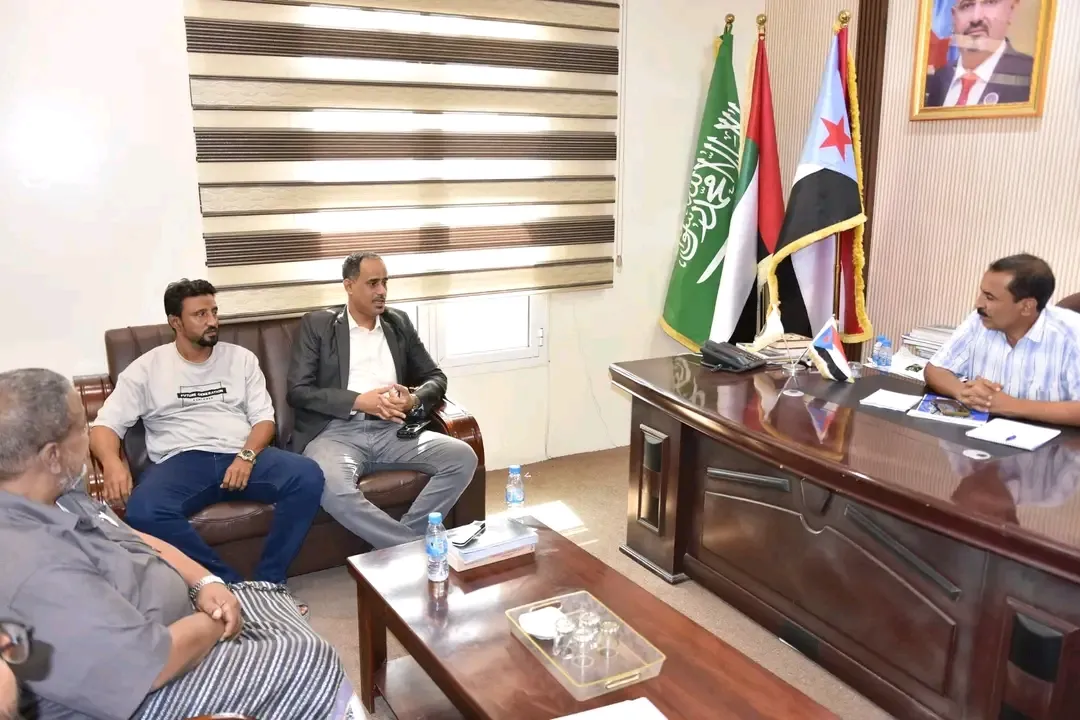 رئيس تنفيذية انتقالي حضرموت يطّلع على أوضاع أسر الشهداء والجرحى ويؤكد أهمية رعايتهم والاهتمام بهم