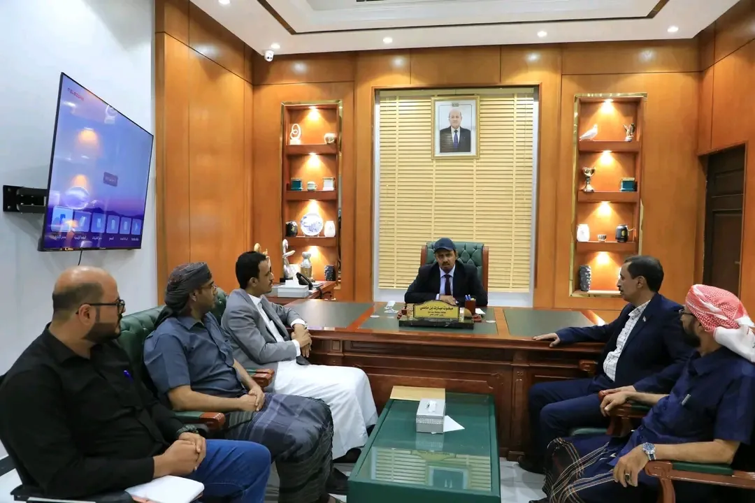 المحافظ بن ماضي والقائم بأعمال رئيس انتقالي حضرموت يؤكدان على وحدة الصف والتعاون لدعم احتياجات المحافظة