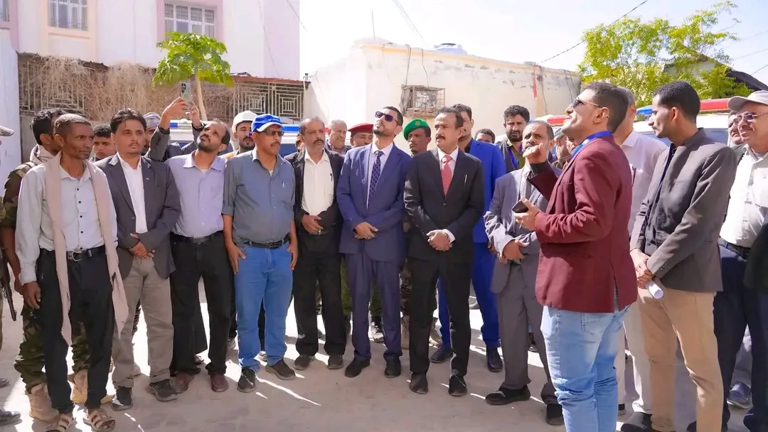 المحافظ بن الوزير يدشّن المرحلة الثانية من تجهيزات مستشفيات المديريات بدعم الأشقاء في دولة الإمارات