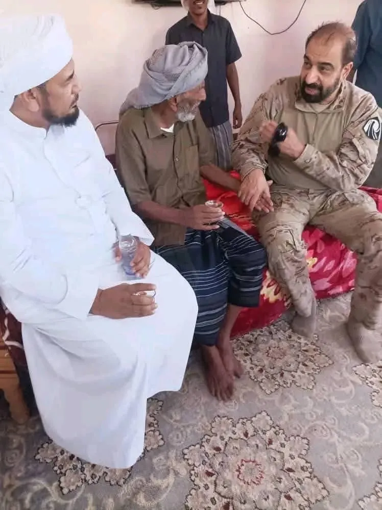 قائد الدعم الأمني للنخبة الحضرمية يزور المقدم سالمين الجويد باسلوم