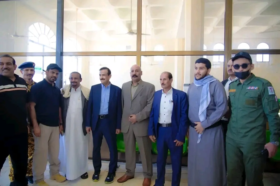 المحافظ بن الوزير يغادر مطار عتق الدولي في زيارة عمل رسمية.