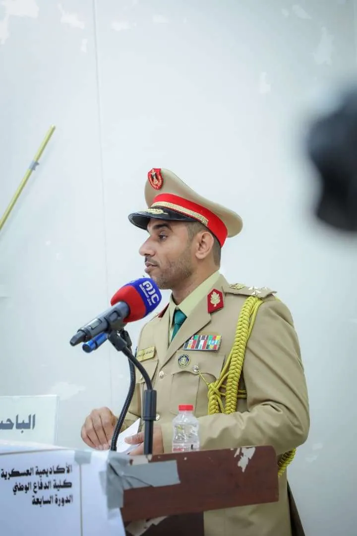 العميد إبراهيم قايد الزبيدي يناقش رسالة زمالة الدكتوراه كلية الدفاع الوطني بعنوان \"القوة الناعمة ودورها في السياسة الدولية\"