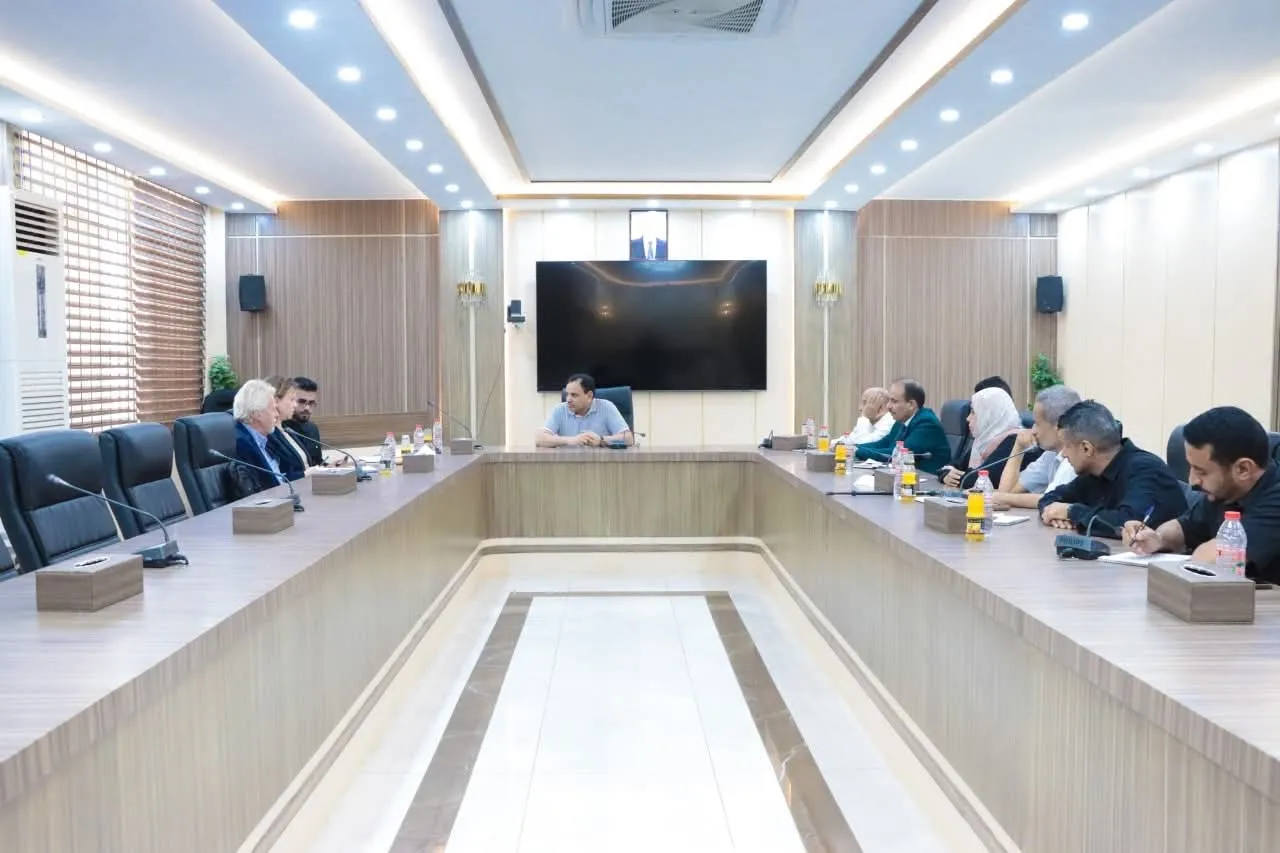 الوزير السقطري يبحث مع الوفد الهولندي تعزيز التعاون في قطاعات الزراعة والمياه والثروة السمكية