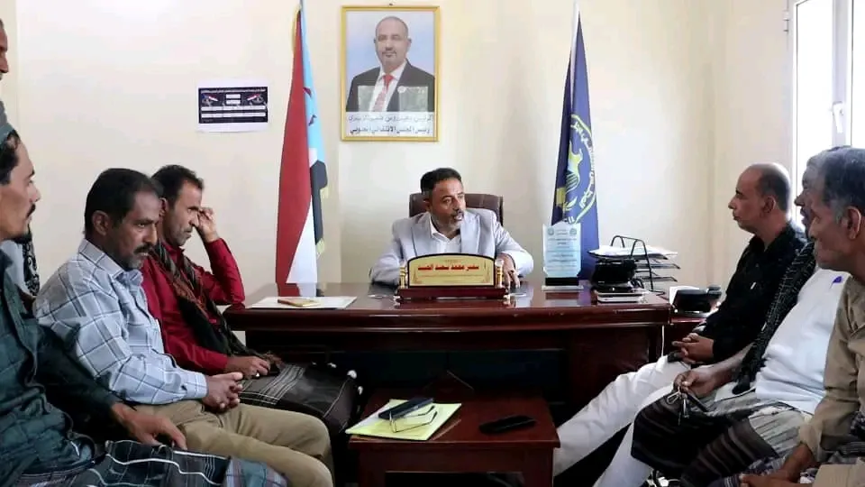 رئيس تنفيذية انتقالي أبين يلتقي السلطة المحلية واللجنة الأهلية بمديرية زنجبار