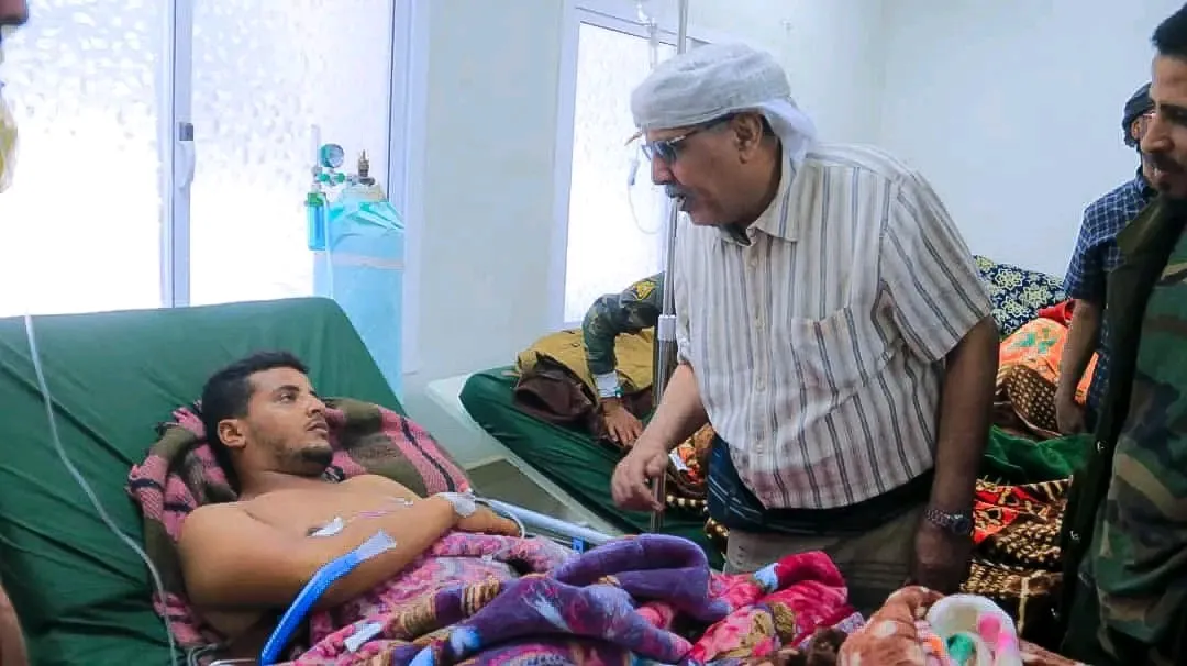 الكثيري يتفقد جرحى القوات المسلحة الجنوبية في مستشفى سيئون العام