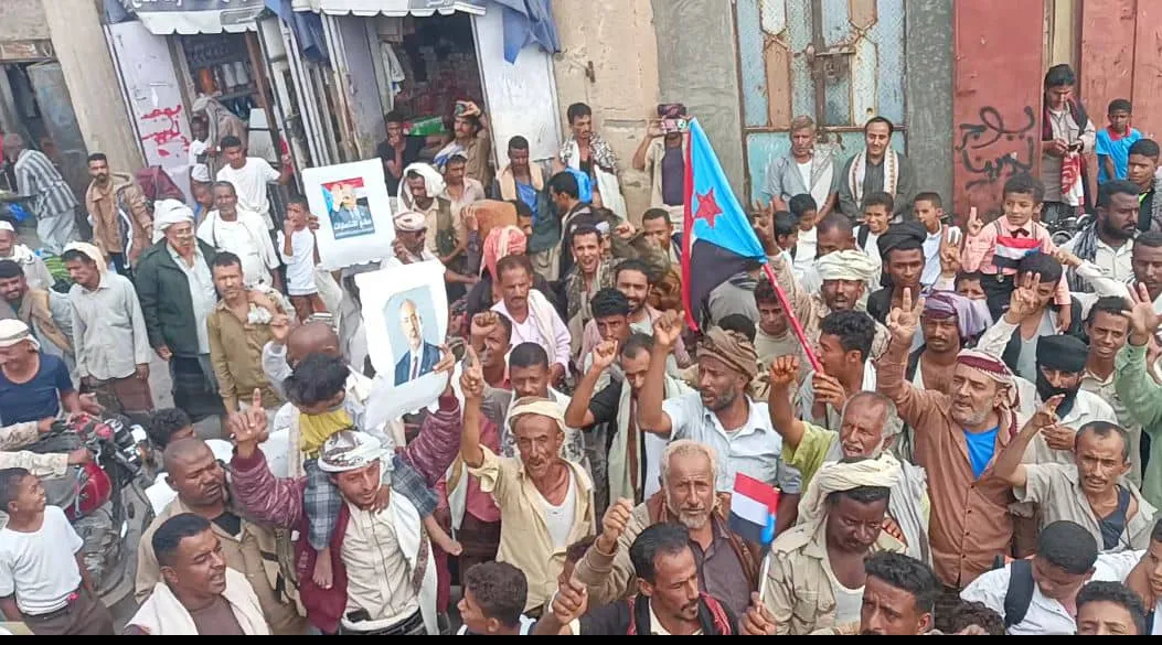 لحج.. مسيرة جماهيرية حاشدة في المسيمير الحواشب احتفاء بانتصارات القوات الجنوبية في حضرموت والمهرة