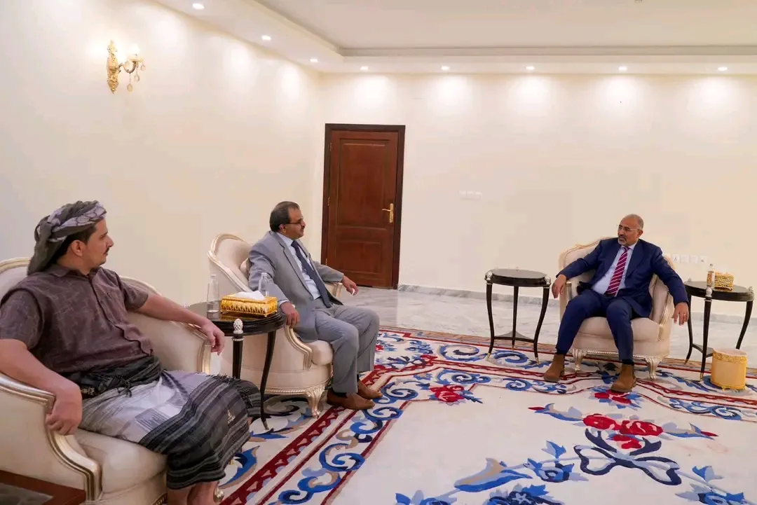 لدى لقائه محافظ البيضاء..الرئيس الزُبيدي: تأمين الجنوب حجر الزاوية والمنطلق الحقيقي لأي معركة جدية لتحرير الشمال