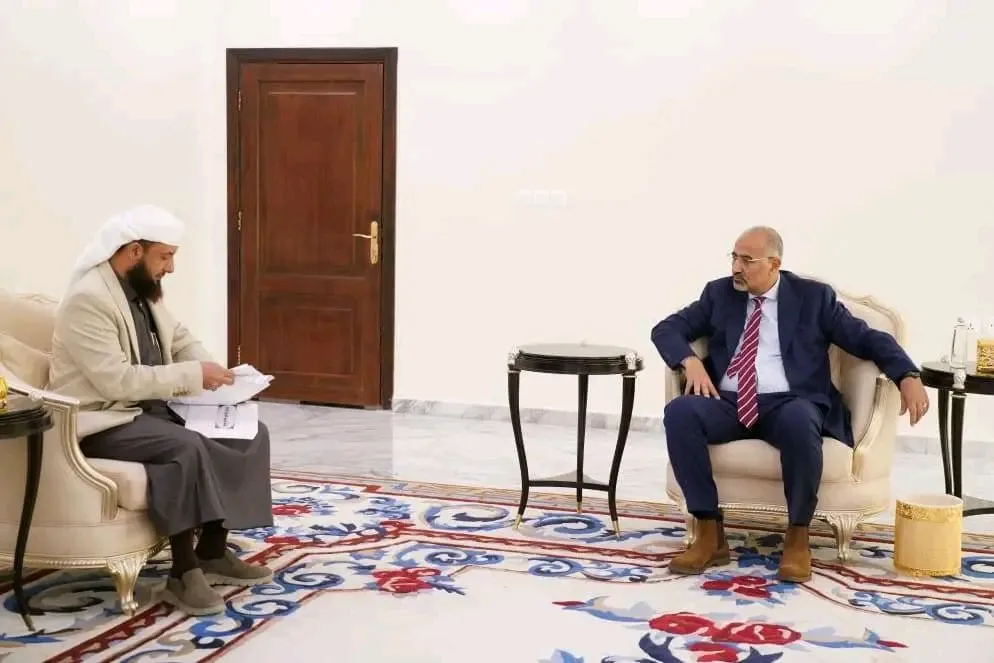 الرئيس الزُبيدي يشدد على دور وزارة الأوقاف في تحصين المجتمع ونشر ثقافة التسامح والوسطية والاعتدال