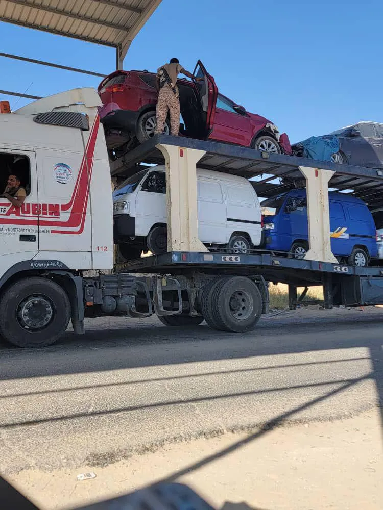 القوات المسلحة الجنوبية تؤمّن المدخل الشرقي لوادي وصحراء حضرموت وتباشر تفتيشًا دقيقًا للمركبات.