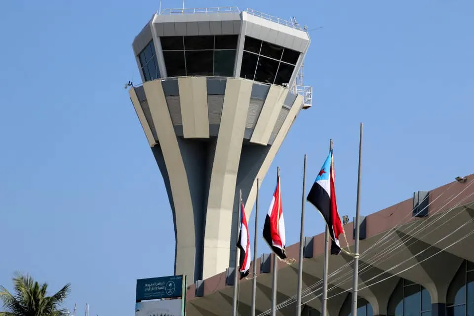 استئناف رحلات الخطوط الجوية اليمنية من مطار عدن بعد توقف 3 أيام