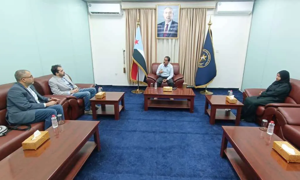 الأمانة العامة تبحث مع الصليب الأحمر سبل التعاون في المجالات الإنسانية وحقوق الإنسان