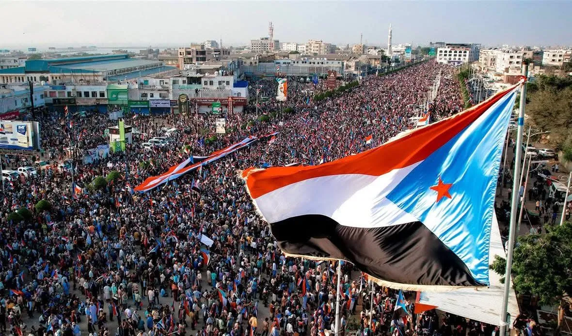 تحليل: بوابة الجنوب هي الحل.. هل سيختار الغرب الرئيس القائد عيدروس الزبيدي\" شريكاً استراتيجياً للمرحلة القادمة؟