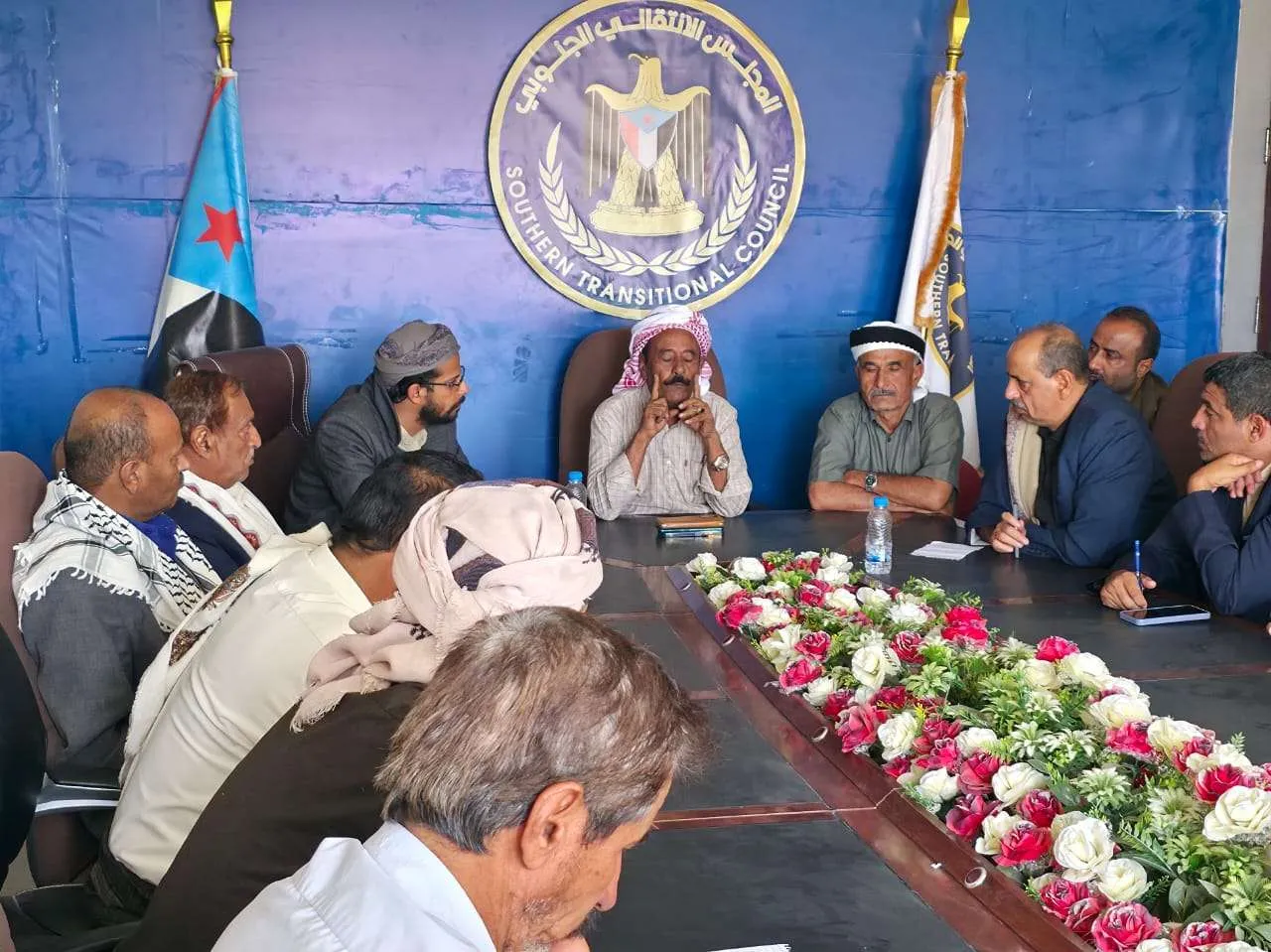 رئيس تنفيذية انتقالي شبوة يناقش مع أعضاء الجمعية والمستشارين ترتيبات الفعالية الجماهيرية