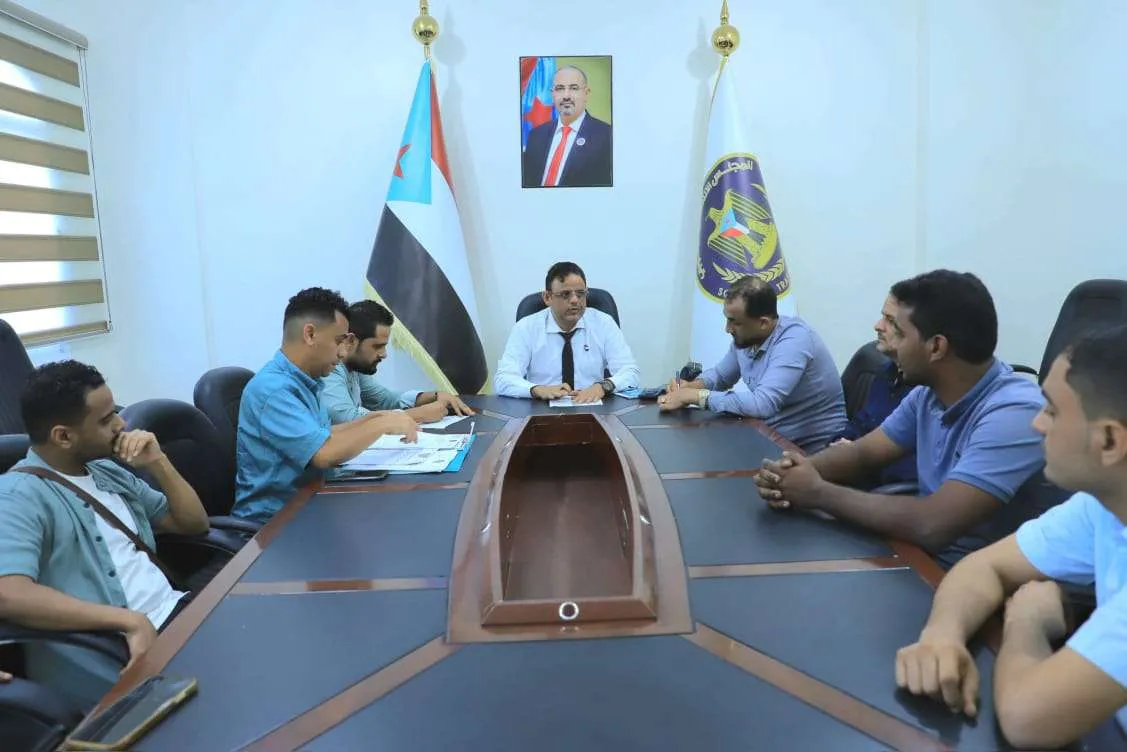 الهيئة المالية والإدارية تناقش تطوير الأداء وتعزيز الانضباط الوظيفي في اجتماعها الدوري