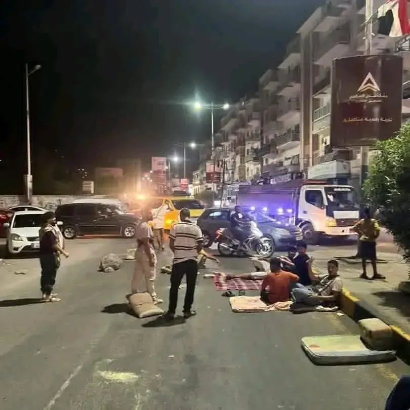 كهرباء عدن.. تعذيب ممنهج تحت لهيب الصيف يدفع السكان إلى النزوح ويهدد الأرواح