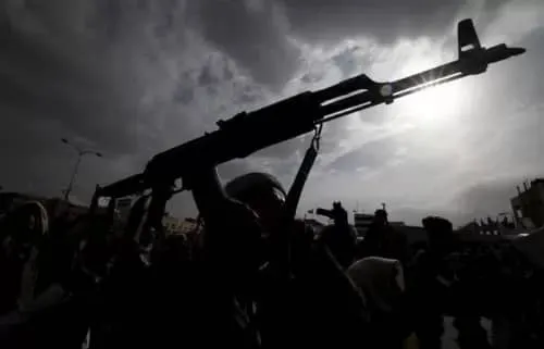 الإرهاب يوحد الحوثيين والإخوان.. اغتيال وسام قائد يكشف خيوط التنسيق