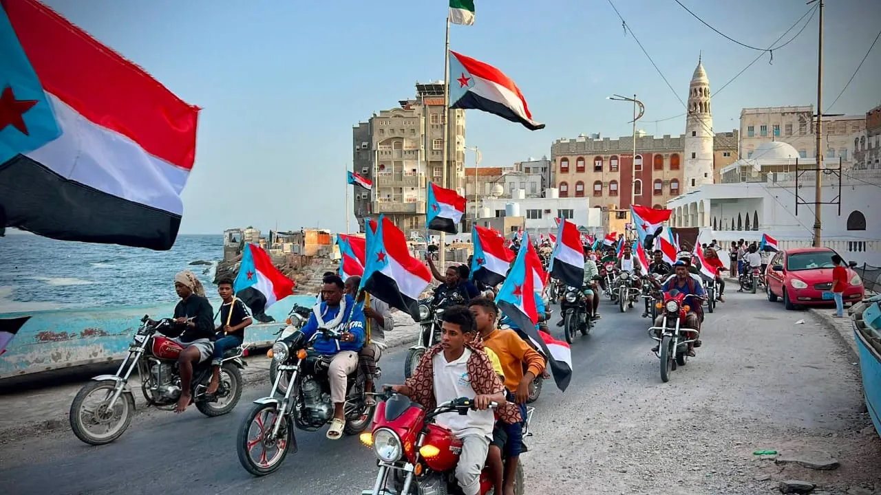 من الشارع إلى الميدان.. احتجاجات الجنوب ومسيراته تربك الخصوم وتهز معادلات الوصاية