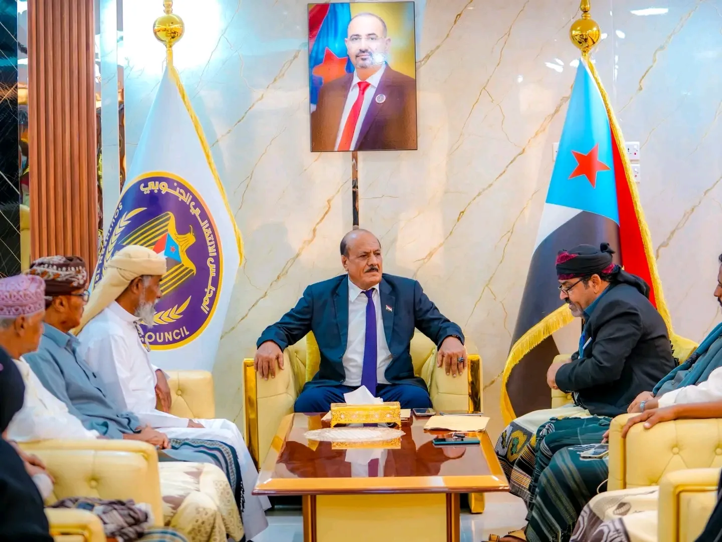 هرهرة يلتقي قيادة الاتحاد العام لقبائل الجنوب العربي ويؤكد أهمية التمسك بمدنية وحضارية العمل القبلي ويدين انتهاكات وادي حضرموت