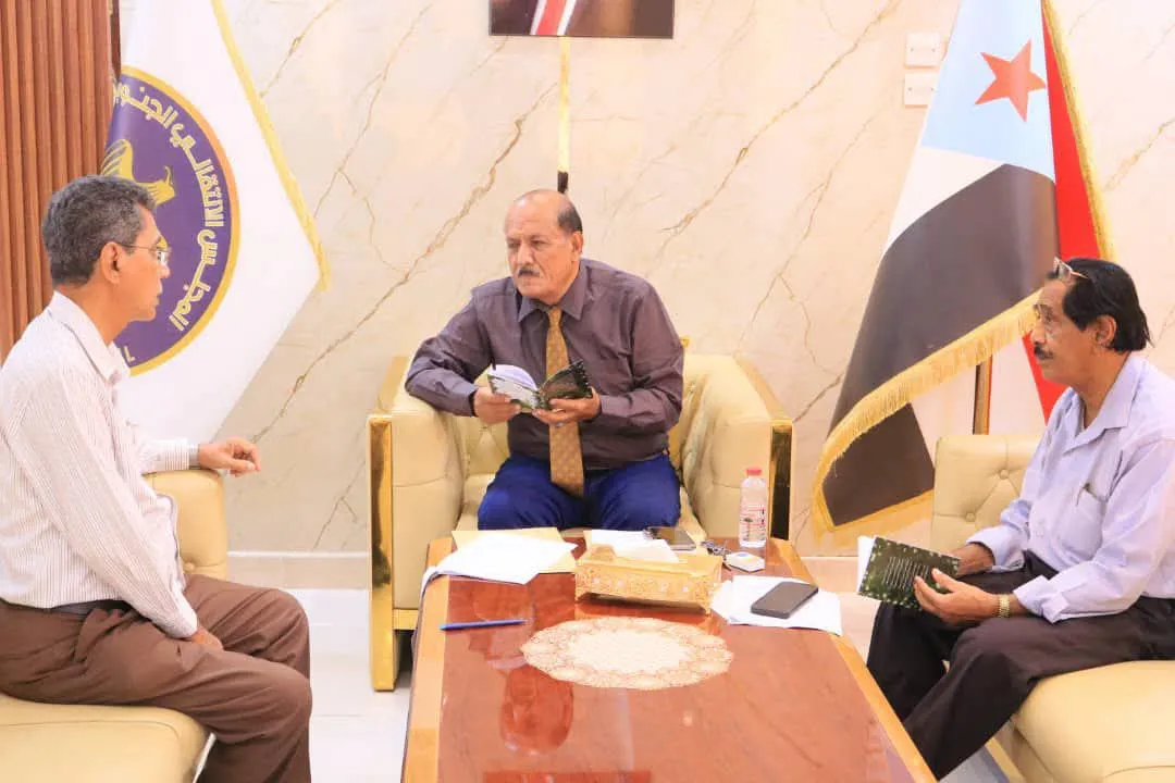 هرهرة يشيد بالمنجز الأدبي للدكتور جنيد ويبارك صدور ديوانه الجديد