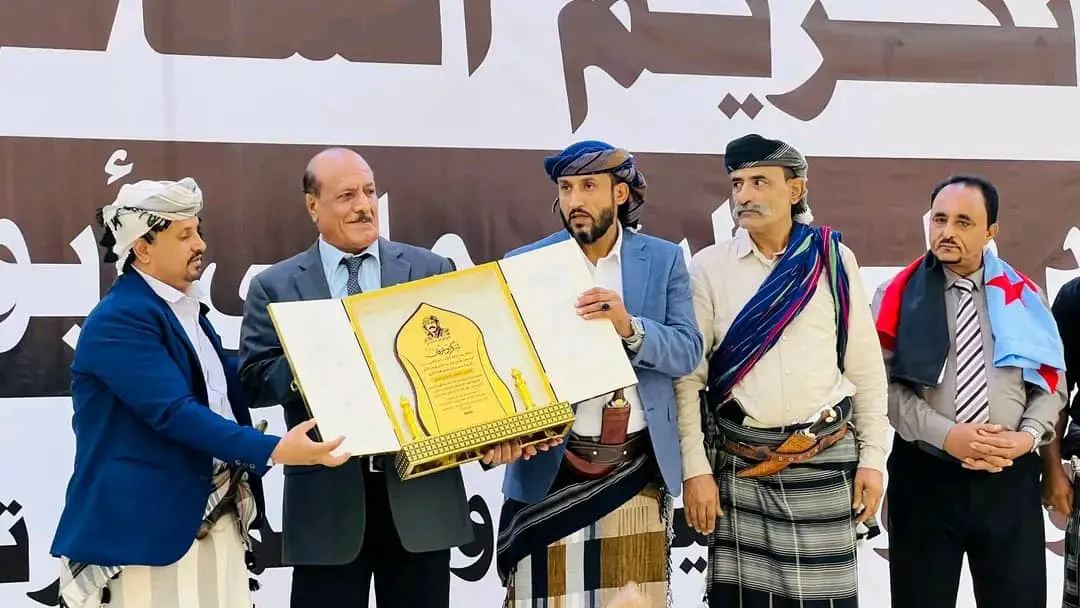 قيادات المجلس الانتقالي الجنوبي العربي تشارك في تكريم الشاعر محمد علي غالب السليماني بعدن