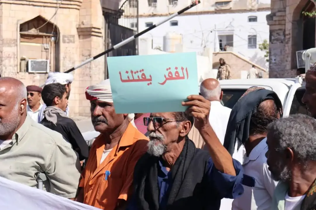 إيرادات تتضاعف وخدمات تتراجع.. أين تنفق الحكومة أموال المناطق المحررة؟