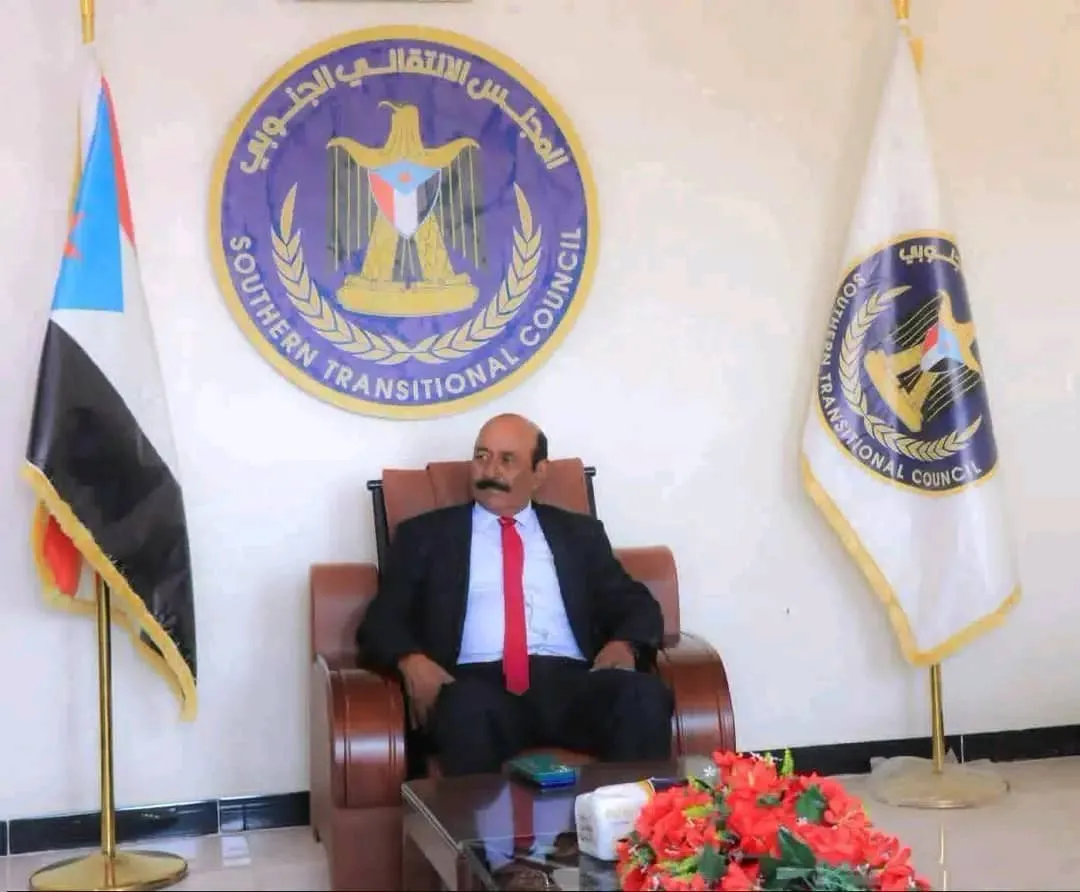 الشيخ لحمر علي لسود تعزيزات عسكرية تغرق الجنوب \"إِلَى أَيْنَ تَتَّجِهُ كُلُّ هَذِهِ الْقُوَّات ؟!