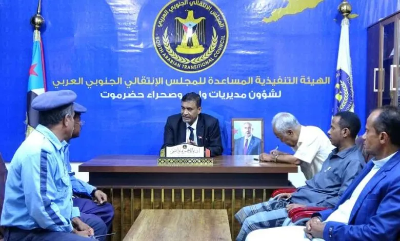 التميمي يلتقي قيادات شرطة السير بسيئون ويناقش تنظيم الحركة المرورية خلال مليونية 14 أكتوبر