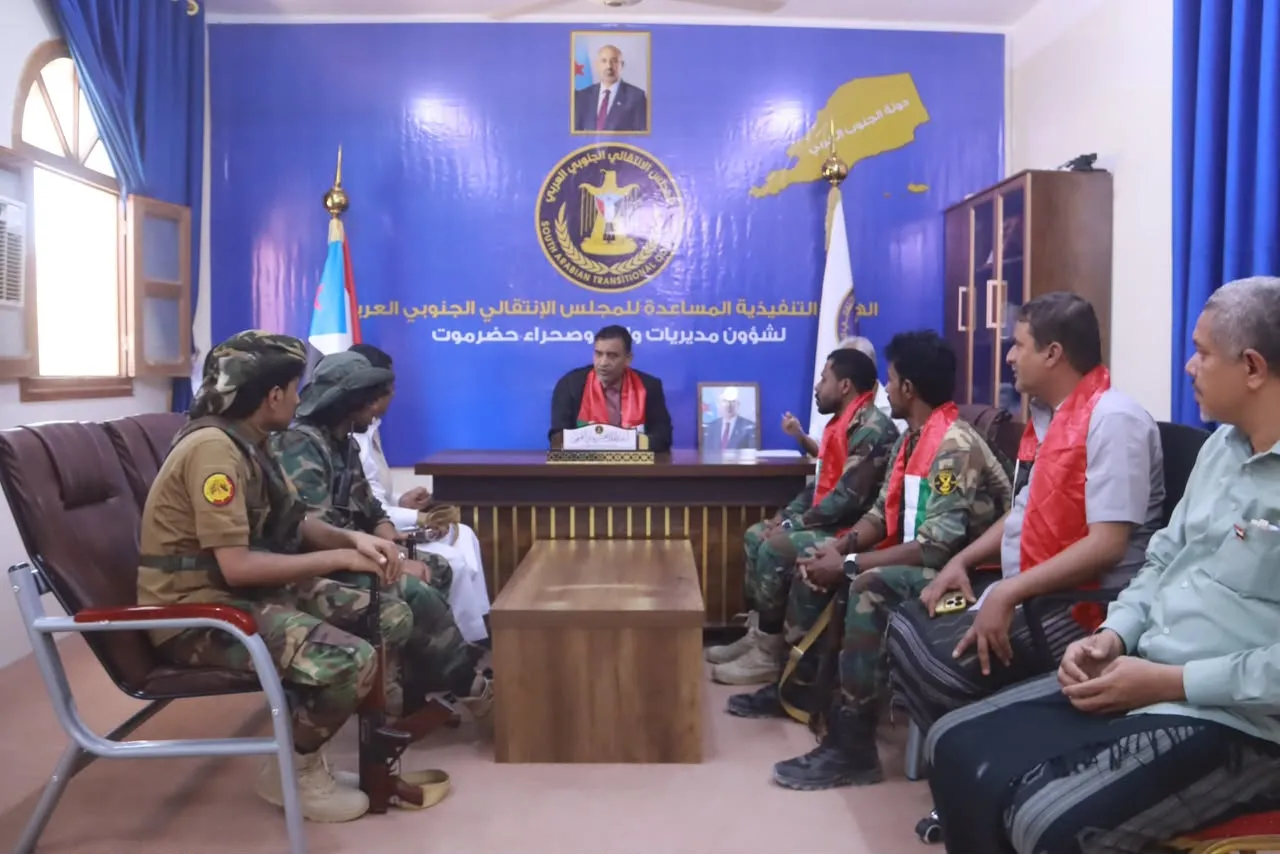 التميمي يناقش مع قيادات عسكرية وأمنية الترتيبات النهائية لتأمين مليونية التعبئة الشعبية العامة بمدينة سيئون