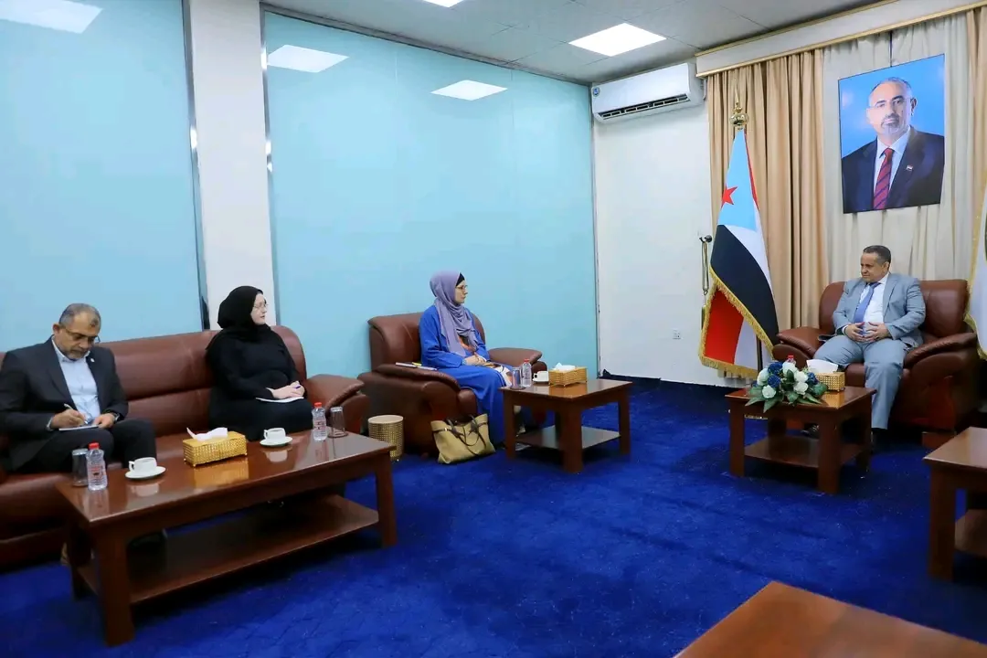 الحالمي يبحث مع اللجنة الدولية للصليب الأحمر تعزيز التنسيق الإنساني ويحذر من مخاطر توظيف ملف الأسرى