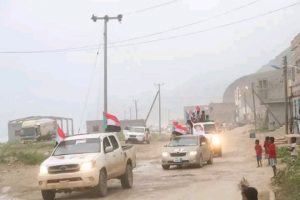 وقفه احتجاجيه في مديرية حوف تطالب بخروج القوات الإخوانية