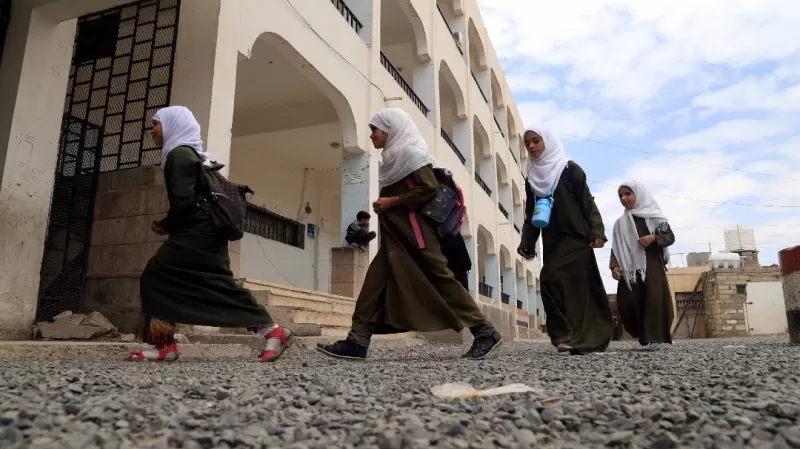 The Houthis cut teachers' monthly incentives in order to end their strike