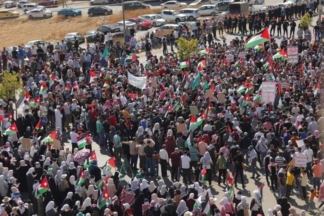 عشرات الآلاف ينفرون نحو فلسطين .. الشعوب تلبي نداء المقاومة