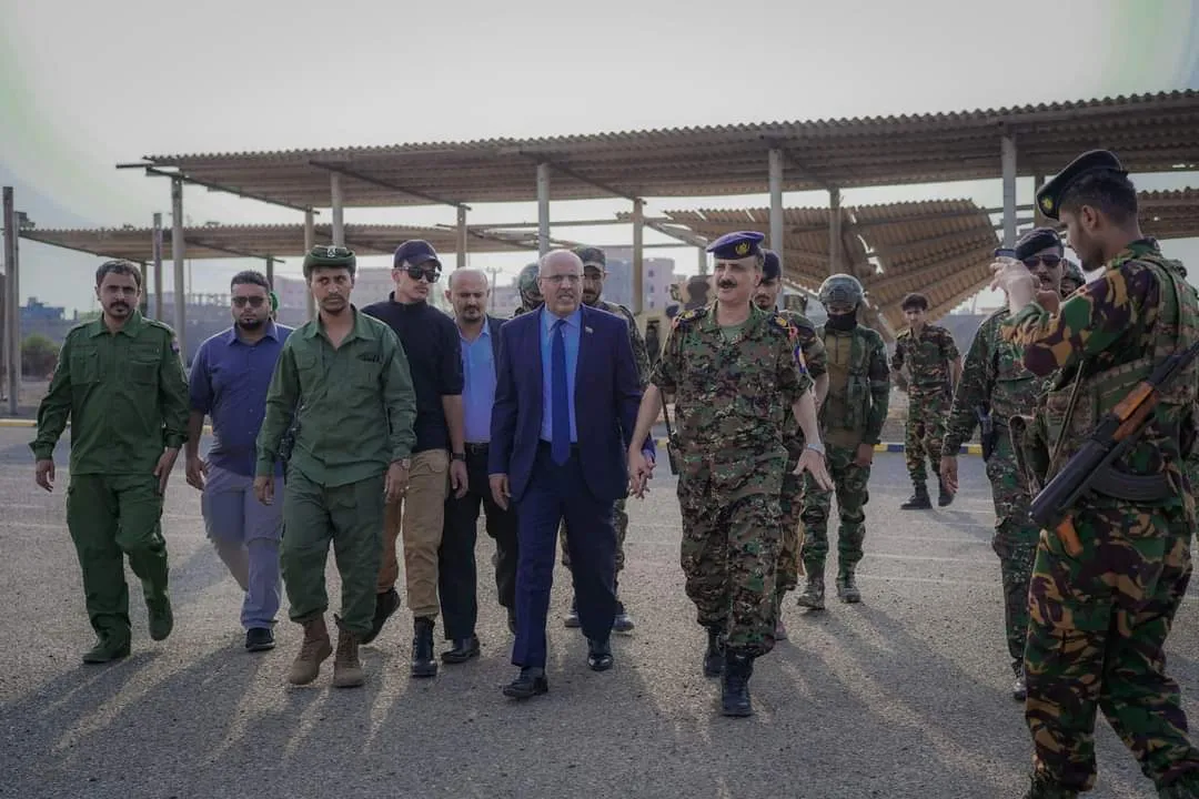 القائم بأعمال رئيس المجلس يطلع  على مدى جاهزية قوات الأمن الخاصة بالعاصمة عدن