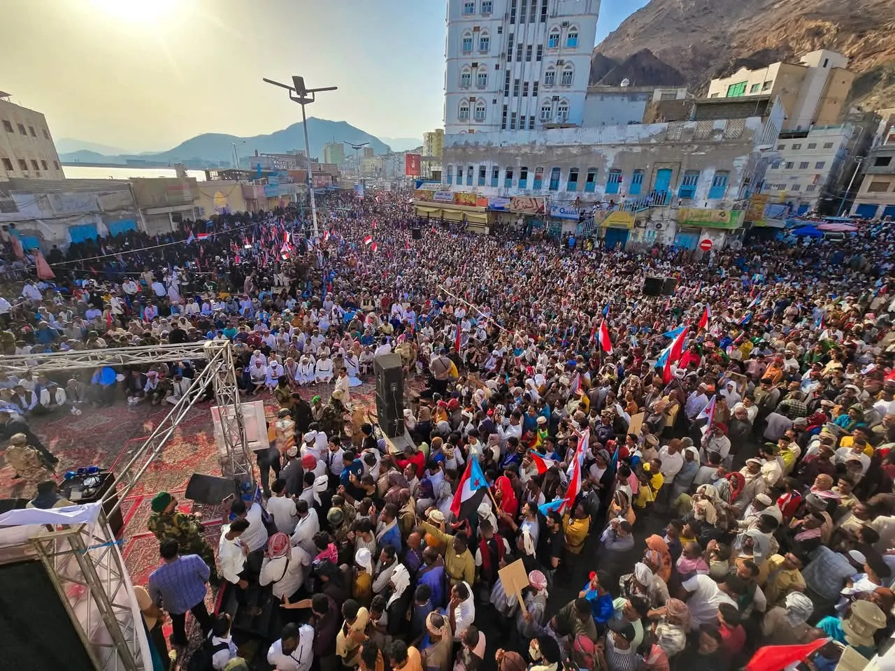 مليونية \"حضرموت أولًا\" تصدر بيانها الختامي وتؤكد دعمها لقوات النخبة الحضرمية (بيان)