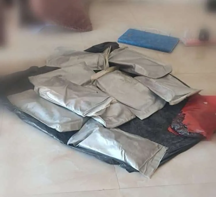 حضرموت.. قوات خفر السواحل تتمكن من ضبط ما يقارب 10 كجم من مادة الحشيش المخدرة بالقرب من سواحل قصيعر