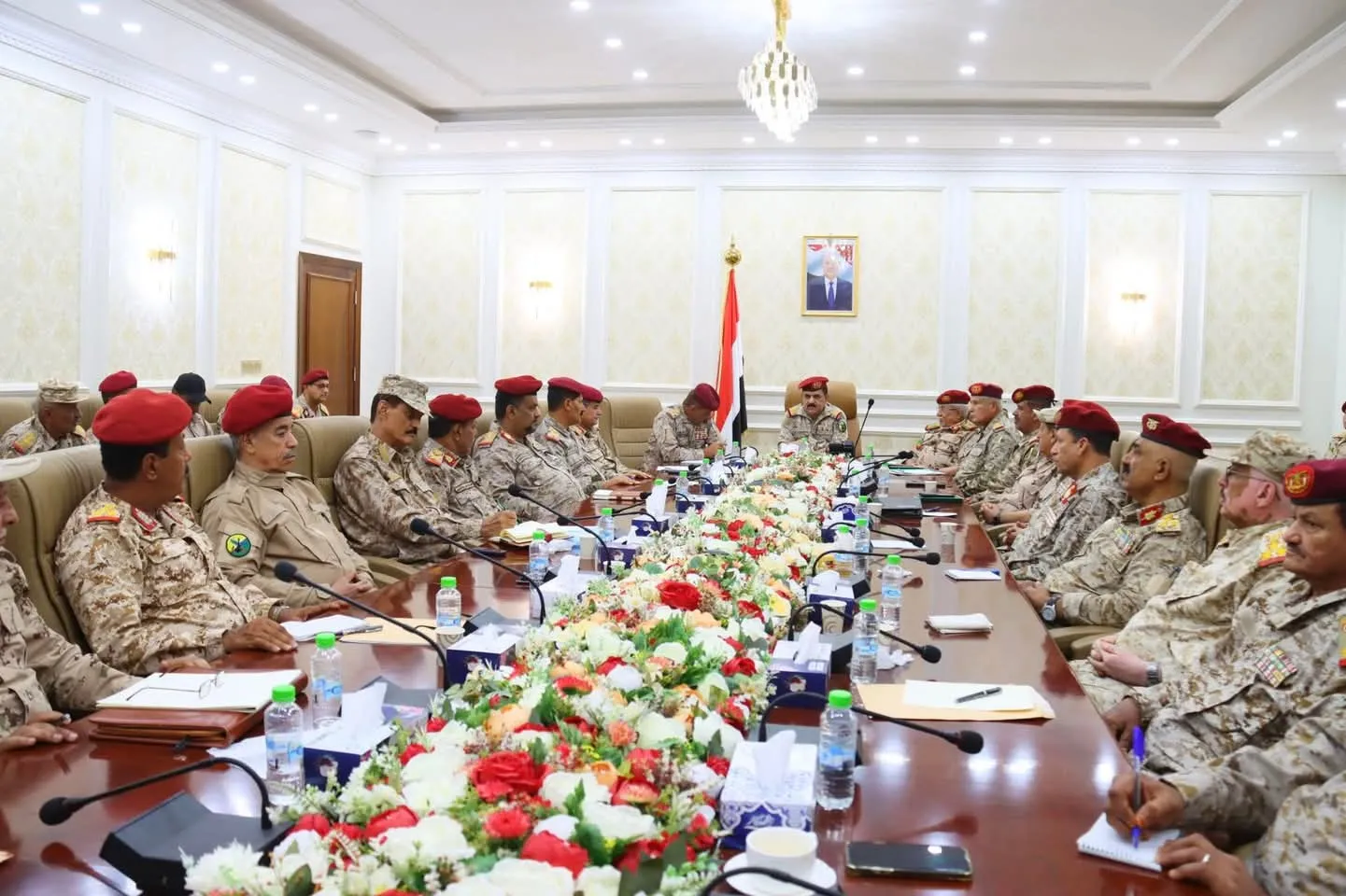 الفريق الداعري يترأس اجتماعاً موسعاً لقيادة وزارة الدفاع ورؤساء الهيئات ومدراء الدوائر