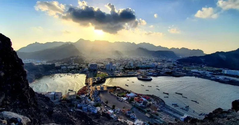 إضاءة عدن بنفط شبوة .. حل إسعافي لحكومة بن بريك في ظل غياب الدعم