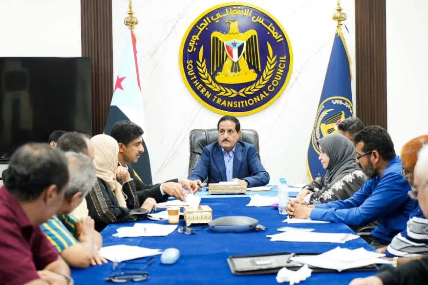 الأمانة العامة تستعرض تقريري الأداء والانضباط الوظيفي لدوائرها خلال شهر مايو