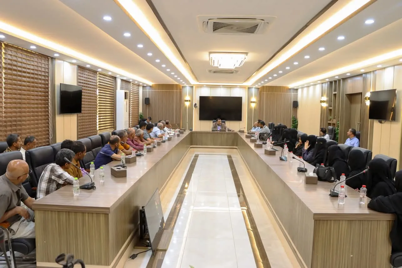 الوزير السقطري يشيد بجهود الهيئة العامة للمصائد السمكية بخليج عدن